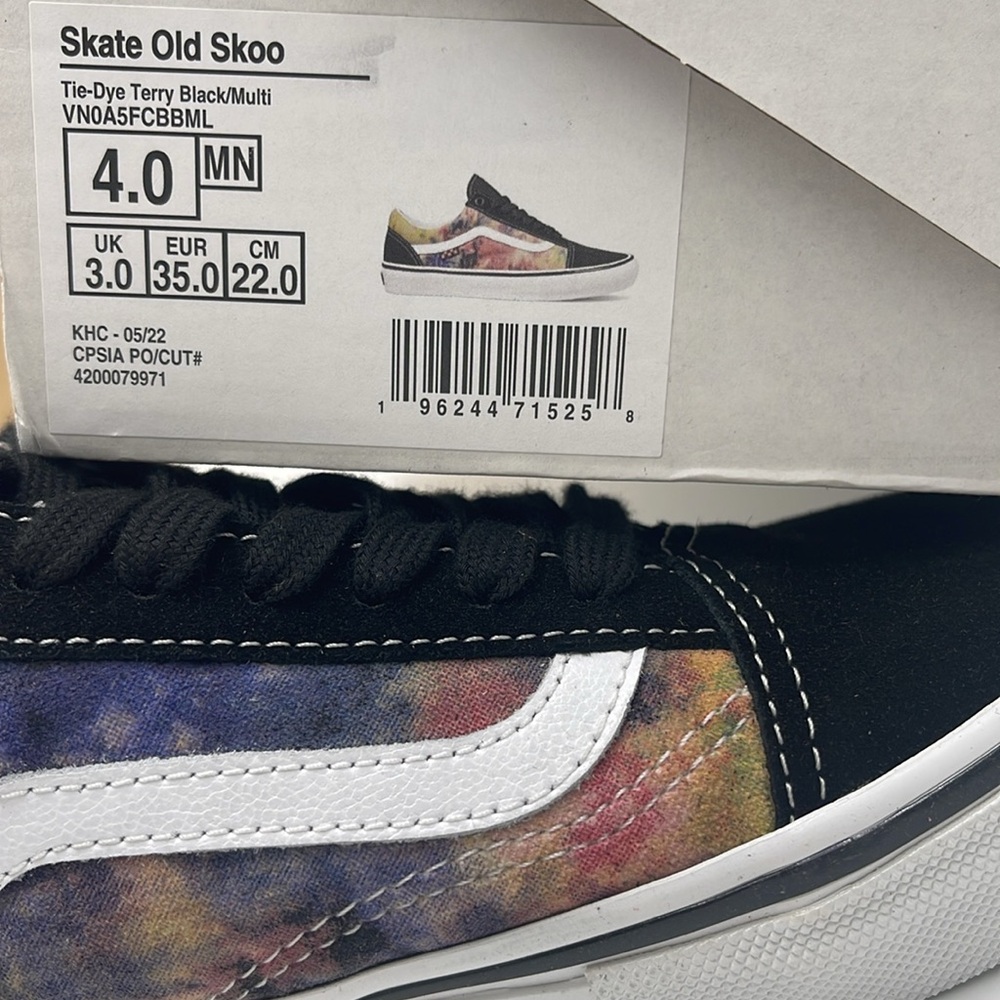 Vans WMNS Skate Old Skoo Tie-Dye Terry Black/Multi
VN0A5FCBBML Sneakers - Picture 16 of 16